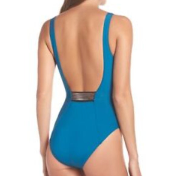 Nike Women's One-Piece Swimsuit - Picture 2 of 2